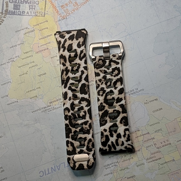cheetah print fitbit versa band